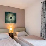 Apartment Domizil Eden - Erdgeschoss Goehren-Lebbin